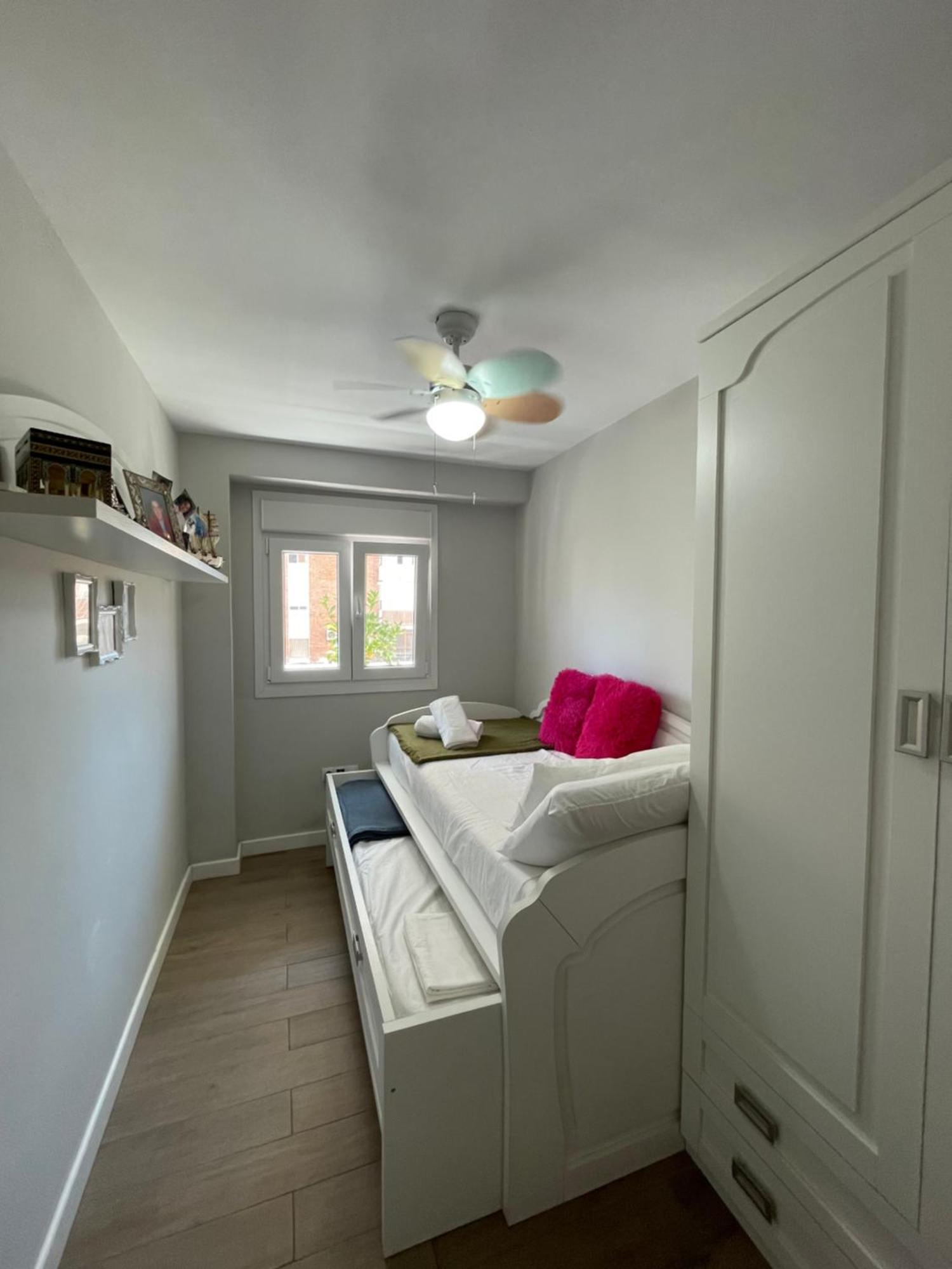 Cozy Room In Stylish Flat Just Steps From The Beach Cádiz Zimmer foto