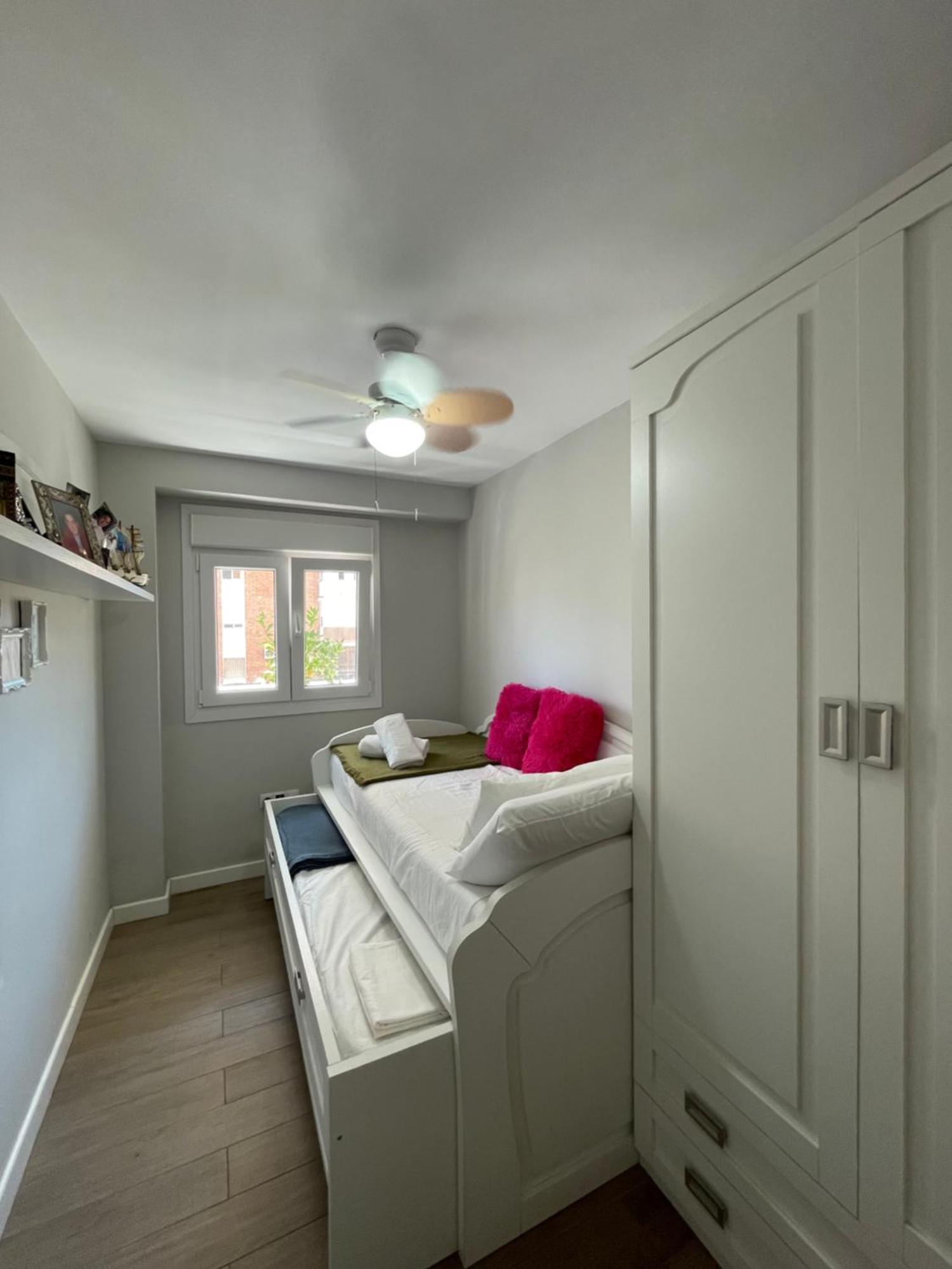 Cozy Room In Stylish Flat Just Steps From The Beach Cádiz Zimmer foto